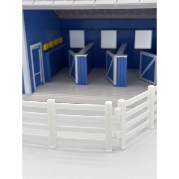 Breyer Farms Home at the Barn Playset Stable Fences Horse Lamb Dog Hen 59241 - Picture 3 of 7